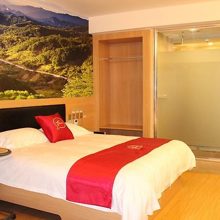 Thank Inn Plus Hotel Sichuan Neijiang Hongxing Red Star Macalline Extérieur photo