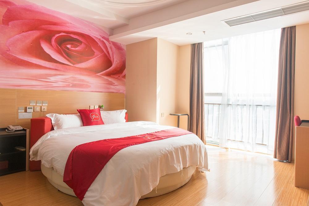 Thank Inn Plus Hotel Sichuan Neijiang Hongxing Red Star Macalline Extérieur photo
